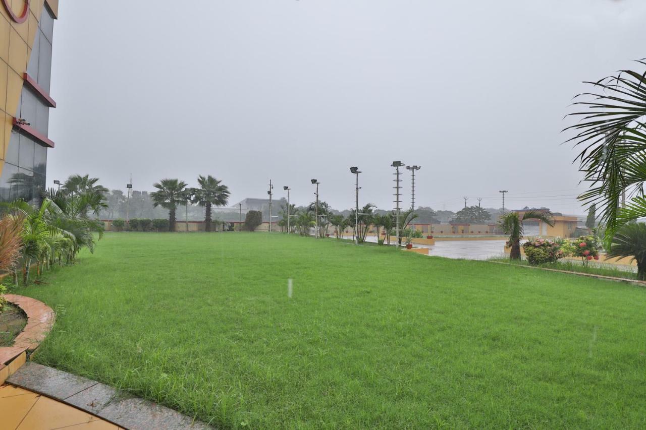 Capital O 47284 Atithi Resort Bharuch Ngoại thất bức ảnh